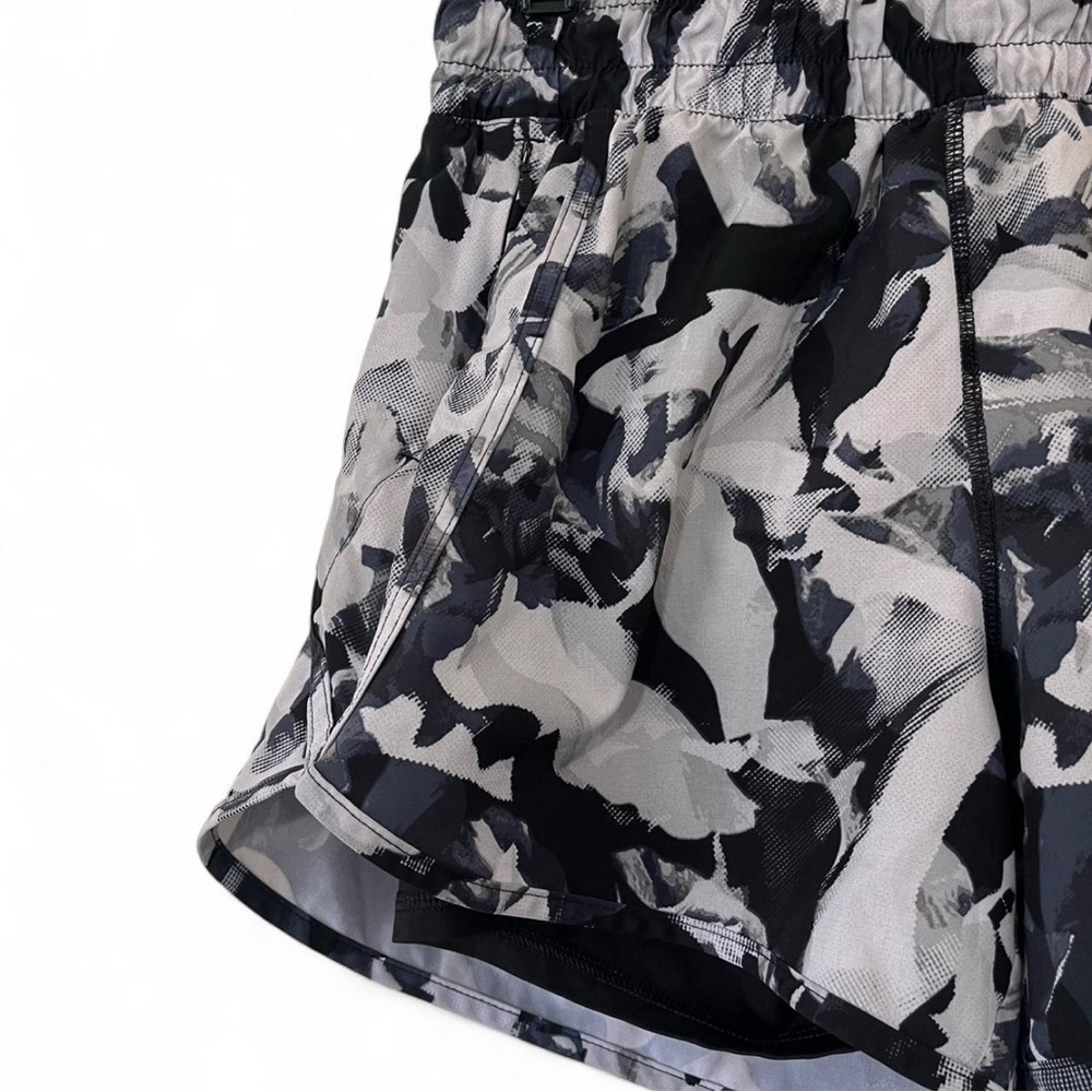 Women’s Small Avia 2 in 1 Black Gray White Floral Camo Athletic Running Shorts - Picture 3 of 9